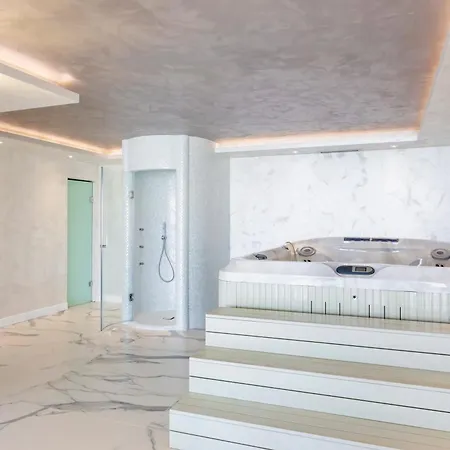 The Lodge Luxury Villa 别墅 索佐波尔
