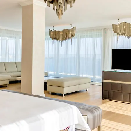 别墅 The Lodge Luxury Villa 索佐波尔