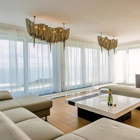 The Luxury فيلة
