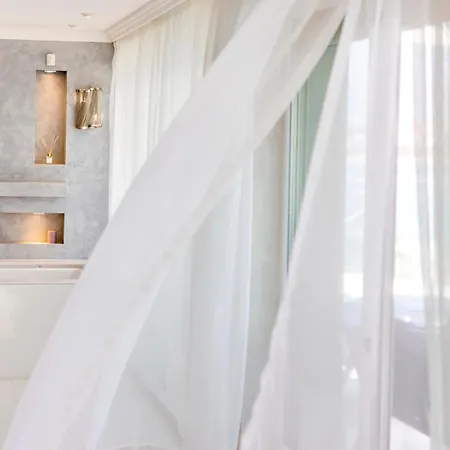 The Luxury فيلة